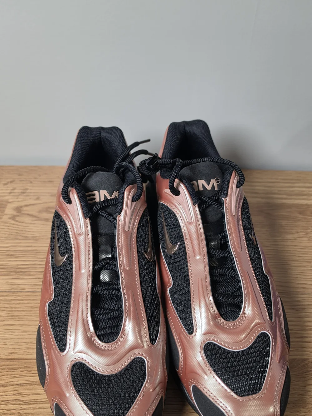 Nike Air Max Muse Black Metallic Bronze Women’s 9 / Men’s 7.5 NEW